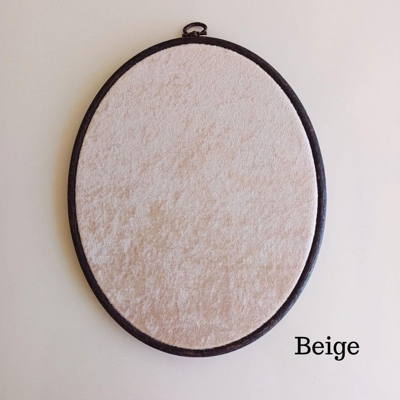 Bacheca ovale in velluto, espositore per spille smaltato, bacheca per collezione di spille, bacheca espositiva per spille, bacheca da parete, regalo per collezionisti di spille Beige