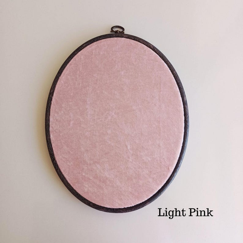 Bacheca ovale in velluto, espositore per spille smaltato, bacheca per collezione di spille, bacheca espositiva per spille, bacheca da parete, regalo per collezionisti di spille Light Pink