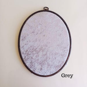 Bacheca ovale in velluto, espositore per spille smaltato, bacheca per collezione di spille, bacheca espositiva per spille, bacheca da parete, regalo per collezionisti di spille Grey