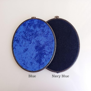 Bacheca ovale in velluto, espositore per spille smaltato, bacheca per collezione di spille, bacheca espositiva per spille, bacheca da parete, regalo per collezionisti di spille immagine 4