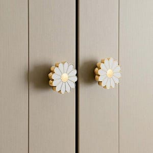 Modern Brass Knobs Gold Flower Shape Knobs Wardrobe Dresser Pulls Unique handles Cabinet Door Cupboard Pulls Decor Hardware