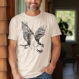 Flying Hawk Shirt, Red Hawk Birds of Prey T-Shirt for Men Women Ladies, Graphic Tee, Animal Shirt, Nature Gift for Him or Her