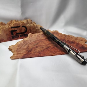 Bolígrafo Gun Metal Bolt Action Tec con cuerpo Woodland Camo