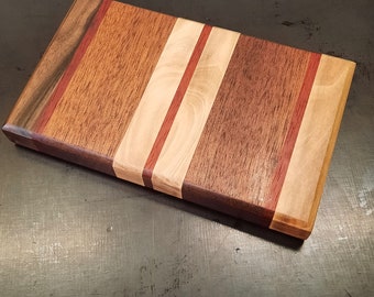 Planche à découper unique  | Bois artisanal | Cadeau idéal