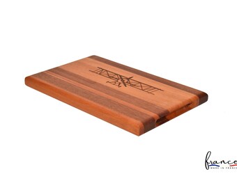 Engraved cutting board with Airplane motif | Artisan wood | Ideal gift