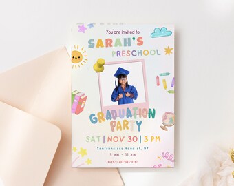 Invitación de graduación preescolar arcoíris, invitación de jardín de infantes colorida en tonos pastel, editable en Canva