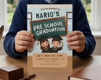 Invitación de graduación preescolar, fiesta de graduación con pizarra escolar, graduación infantil con dibujos animados, invitación con temática de aula.