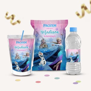 Peut inclure: Un ensemble de fête sur le thème de La Reine des Neiges comprenant une boîte de jus avec une paille bleue, un sachet de collation et une bouteille d'eau. Tous les articles présentent un design rose et bleu avec le texte "Madison a 6 ans" et des images d'Elsa et Olaf.