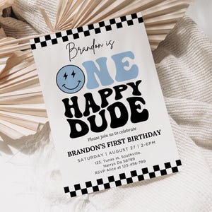 ワン ハッピー デュードの招待状テンプレート、印刷可能な 1 歳の誕生日招待状、編集可能な 1 歳の男の子の誕生日招待状、ワン クール デュードのベビー ブルー スマイリー フェイス