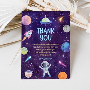 Biglietto di ringraziamento per il compleanno dell'astronauta, biglietto di ringraziamento per il ragazzo, primo pianeta, razzo, galassia, decollo, download MODIFICABILE, B429