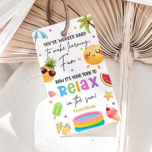 Bearbeitbarer Sommer-Lehrer-Anerkennungs-Geschenkanhänger Kinder, die an der Reihe sind, um sich in der Sonne-Tag zu entspannen Ende des Schuljahres-Tags Digitale Vorlage zum Ausdrucken