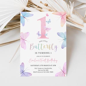 Vlinder verjaardagsuitnodiging, 1e verjaardag uitnodigen, eerste verjaardagsuitnodiging, vlinder verjaardag, feestvarken, meisje vlinderfeestje, B564