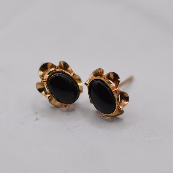 Vintage 9ct Gold Onyx Stud Earrings in Buttercup Setting