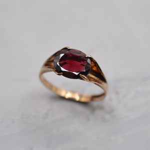 1970s Vintage 9ct Gold Garnet Solitaire Ring, UK Size N 1/2 (US Size 7)