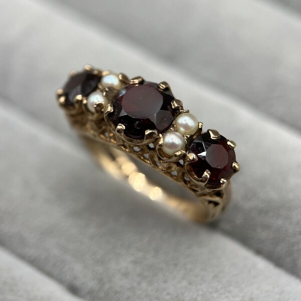 1960s Vintage 9ct Gold Garnet & Pearl Ring, UK Size K 1/2 (US Size 5.5)