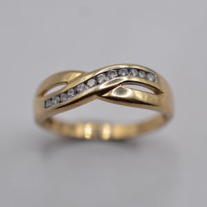 9 Karat Gold Diamant Crossover Ring, UK Größe O (US Größe 7)