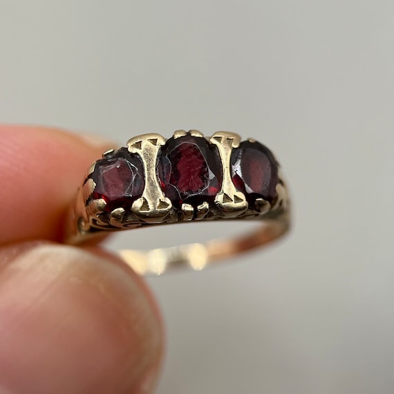 Vintage 9ct Gold Garnet Three-Stone Ring / Trilog… - image 7