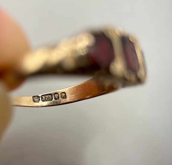 Vintage 9ct Gold Garnet Three-Stone Ring / Trilog… - image 8