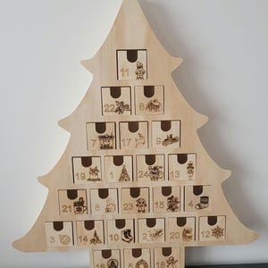 Calendrier de l'Avent sapin en Bois personnalisé au nom de votre choix