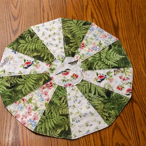 Quilted Birds and Butterfly Dresden Table Topper, flowers, birds, green, pink, black, topper, quilt