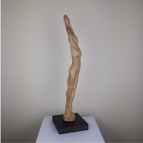 Tänzerin, Statue aus Holz, Ahorn, Holzskulptur,  Kunst, Kunstobjekt, Dekoration, Unikat, weibliche Figur, Weihnachten, Weihnachtsgeschenk