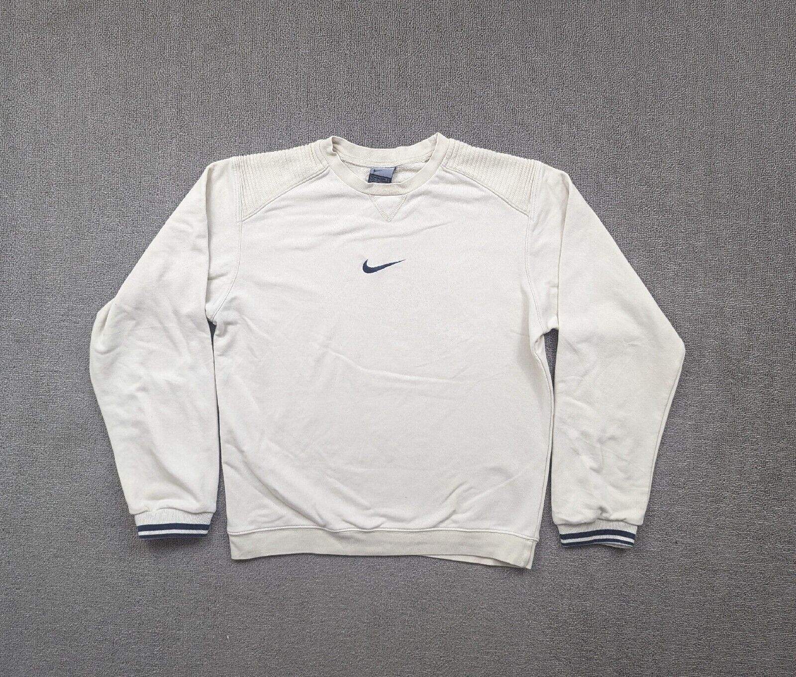 cream nike sweatshirt vintage
