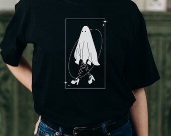 T-shirt oversize con colori comfort unisex fantasma femminile minimalista Halloween, camicia di Halloween, camicia di Halloween da donna, camicia fantasma minimalista