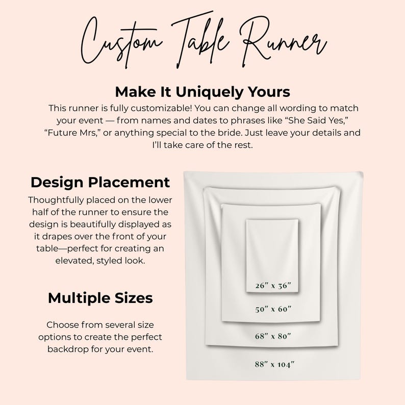 Pu&ograve; includere: Una tovaglia bianca personalizzata con la scritta "Custom Table Runner". L'immagine mostra quattro diverse dimensioni: 66cm x 91cm, 127cm x 152cm, 173cm x 203cm e 223cm x 264cm. La tovaglia &egrave; personalizzabile per eventi.