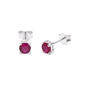 Örhängen i sterlingsilver med rubin och CZ-motiv i juli, födelsesten, 4 mm