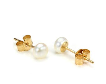 9ct Gold Freshwater Pearl Stud Earrings – Minimalist Jewelry