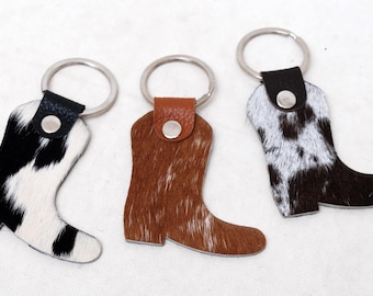 Juego de 3 llaveros con forma de bota / Llaveros de cuero genuino de vaca con pelo / Regalo para vaqueras del oeste, colgante rústico de bota de vaca para bolso