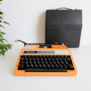50% OFF! Silver-Reed 200, a portable working vintage manual typewriter from the 1980s, in Like New condition, with case, unusual gift