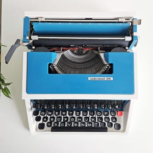 Underwood 315 - Máquina de escribir portátil vintage en funcionamiento, mantenida profesionalmente