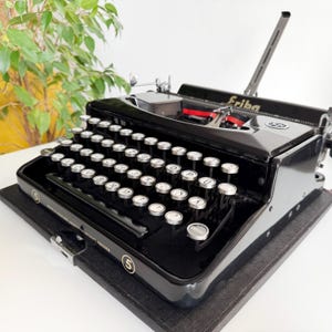 Erika 5 - Working portable typewriter, 1930s Black, Professionally maintained