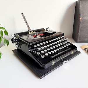Erika 5 - Working portable typewriter, 1930s Black, Professionally maintained
