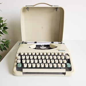 50% OFF!* Olympia Splendid 33 typewriter, a portable vintage typewriter from the 1960s, awesome condition, with a case, unusual gift