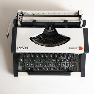 70% OFF!* OLYMPYA Traveller Typewriter, portable vintage typewriter from the 1960s, good working condition