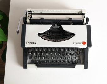 70% SALE!* OLYMPYA Traveller Typewriter, tragbare Vintage Schreibmaschine aus den 60er Jahren, guter funktionsfähiger Zustand