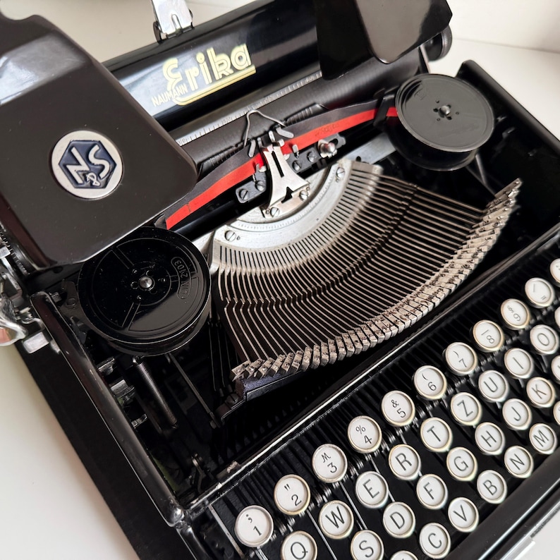 Erika 5 - Working portable typewriter, 1930s Black, Professionally maintained