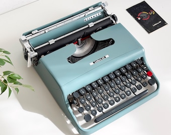 Olivetti Lettera 32 タイプライター、1970 年代ポータブル、新品同様