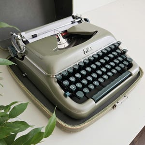 Erika Modelo 10, Máquina de escribir portátil, década de 1950, Mantenimiento profesional, Verde oliva