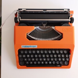 70% OFF! Robotron Cella, a portable working vintage typewriter from the 1980s, in mint condition, with case, unusual gift