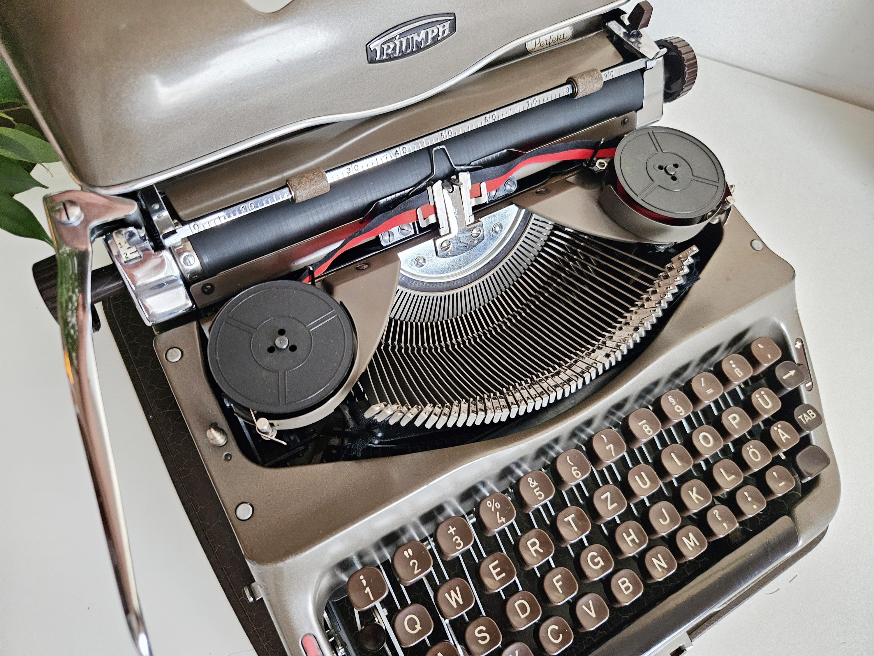 Triumph - 実用タイプライター：1950年代、専門家によるメンテナンス