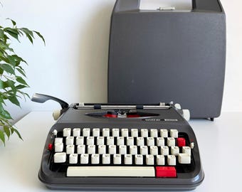Brother 440TR Portable Manual Typewriter, Professionally maintained, 1980s
