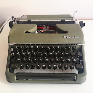 Macchina da scrivere manuale Olympia SM2 d&#39;epoca, anni &#39;50