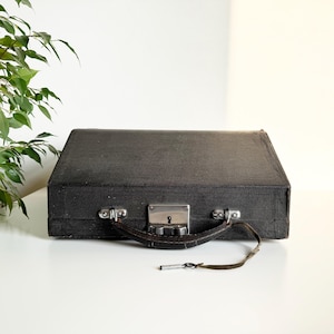 Erika 5 - Working portable typewriter, 1930s Black, Professionally maintained