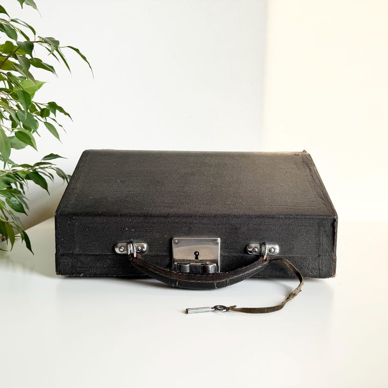 Erika 5 - Working portable typewriter, 1930s Black, Professionally maintained