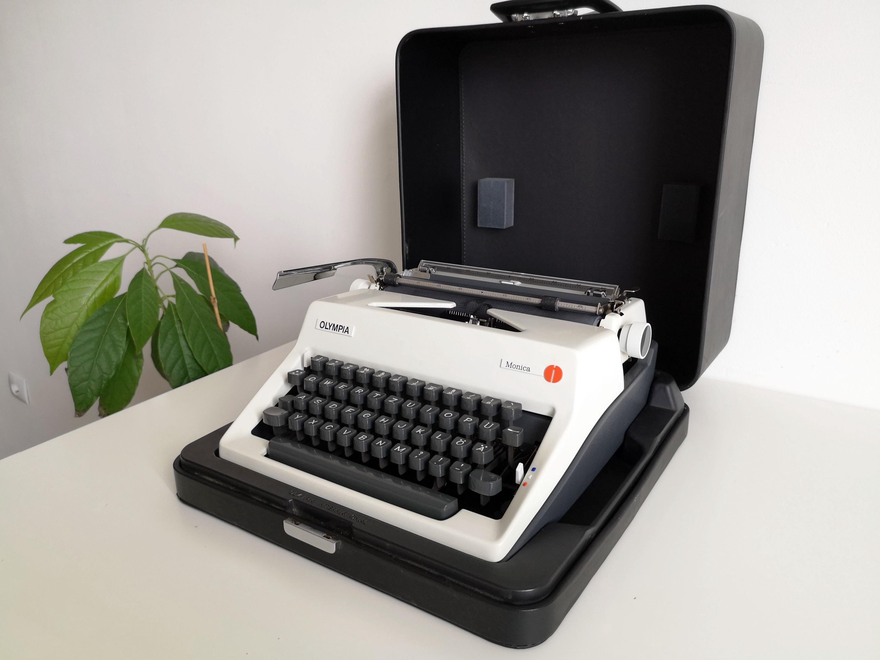 Vintage Olympia SM9 Typewriter w/ Carrying Case Tested