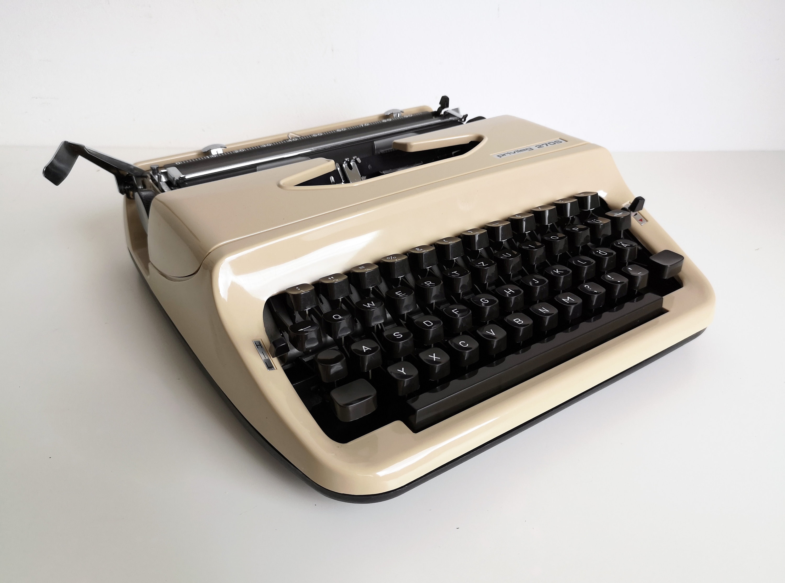 Cursive Typeface Privileg 270 S Typewriter, 1980s, Professionally ...