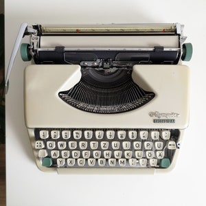 60% OFF!* Olympia Splendid 66 typewriter, a portable vintage typewriter from the 1960s. In very good condition, with a case